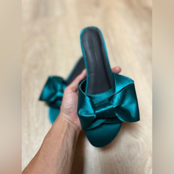 REBECCA MINKOFF Tropical Green Calista Bow Sandal, size 6 - Picture 8 of 10